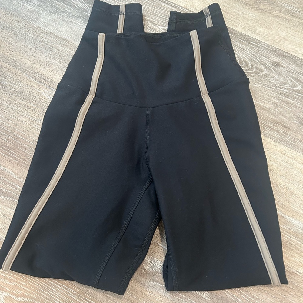 Abercrombie YPB Black High-Waisted leggings  with Tan Stripes XXS  curve love
